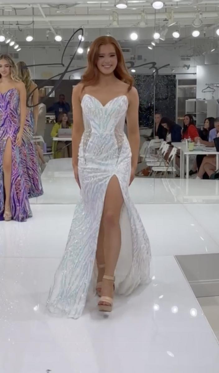 Jasz Couture 7949 – White